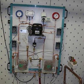 princip tepelného čerpadla na montážním panelu
